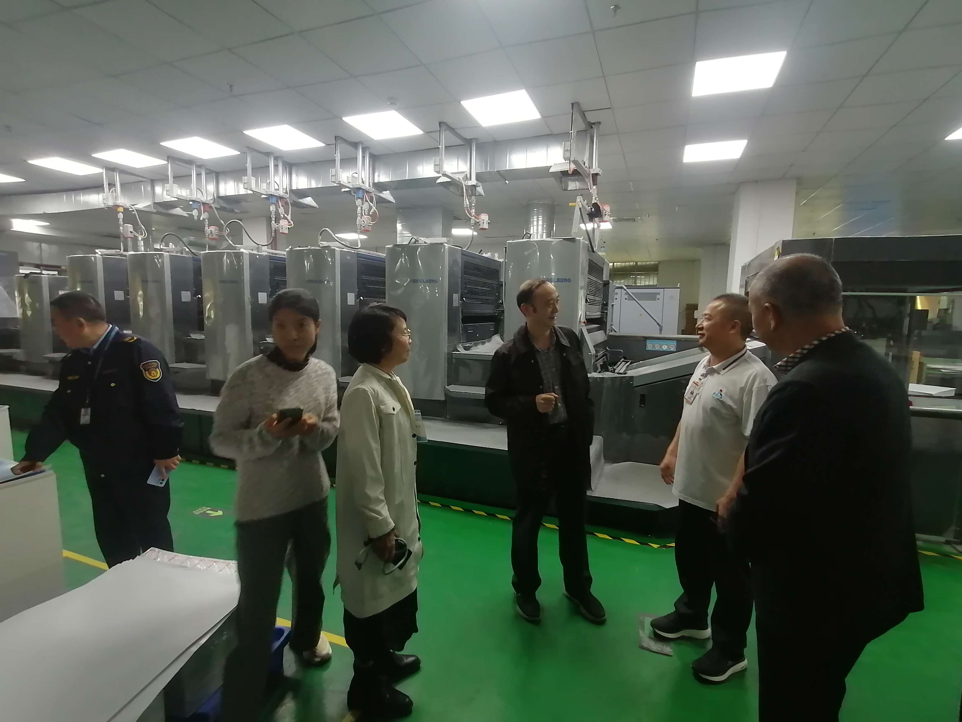 1月18日-检查组一行检查广州市新怡印务股份有限公司印刷车间安全生产.png
