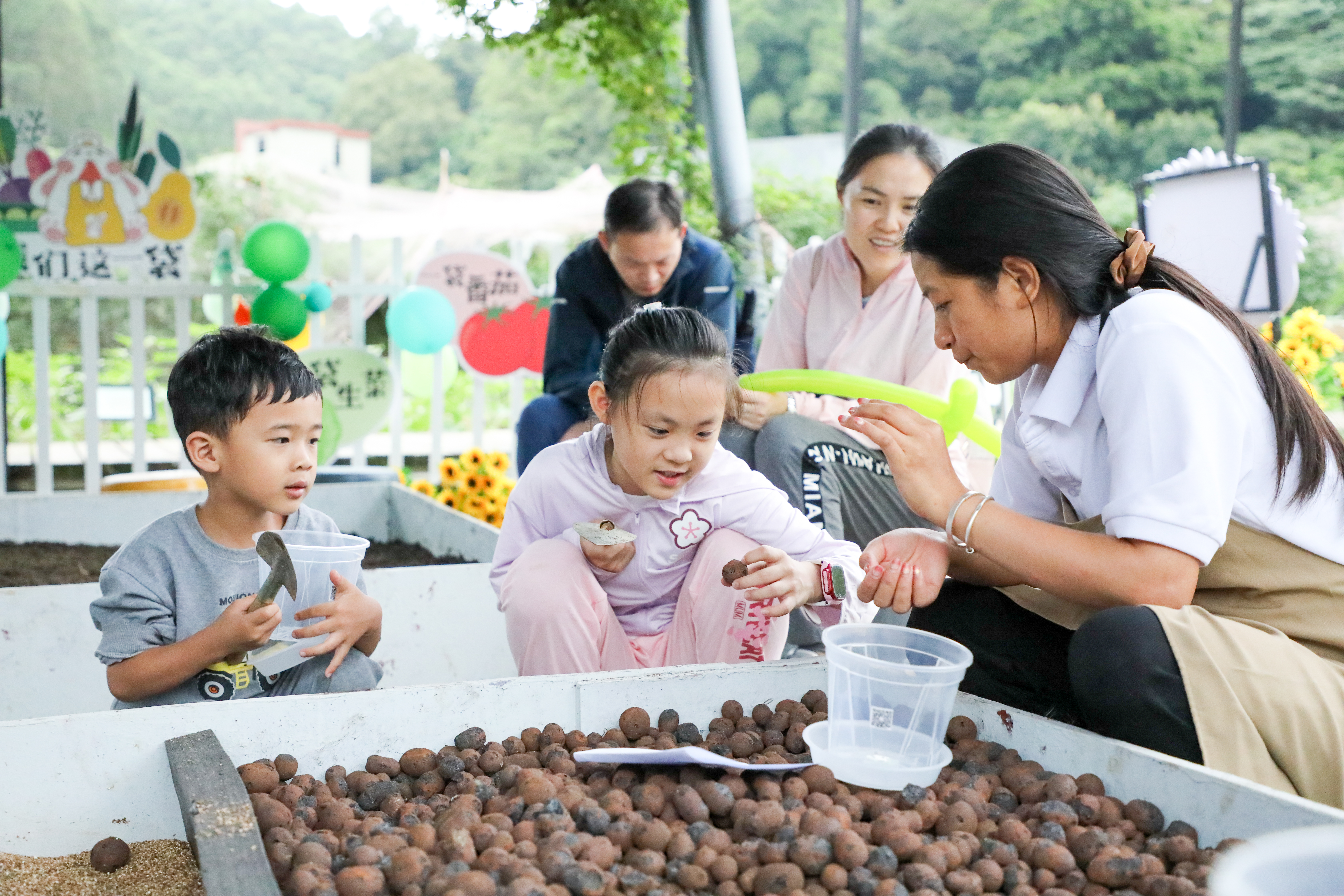 从化天人山水“向日葵园艺DIY”活动.jpg