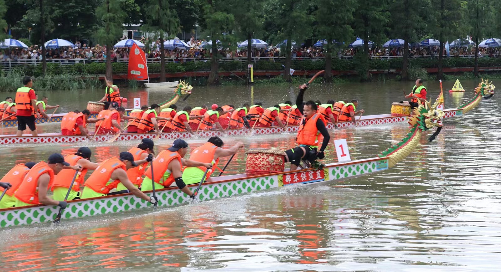 广州南沙龙舟大赛.jpg