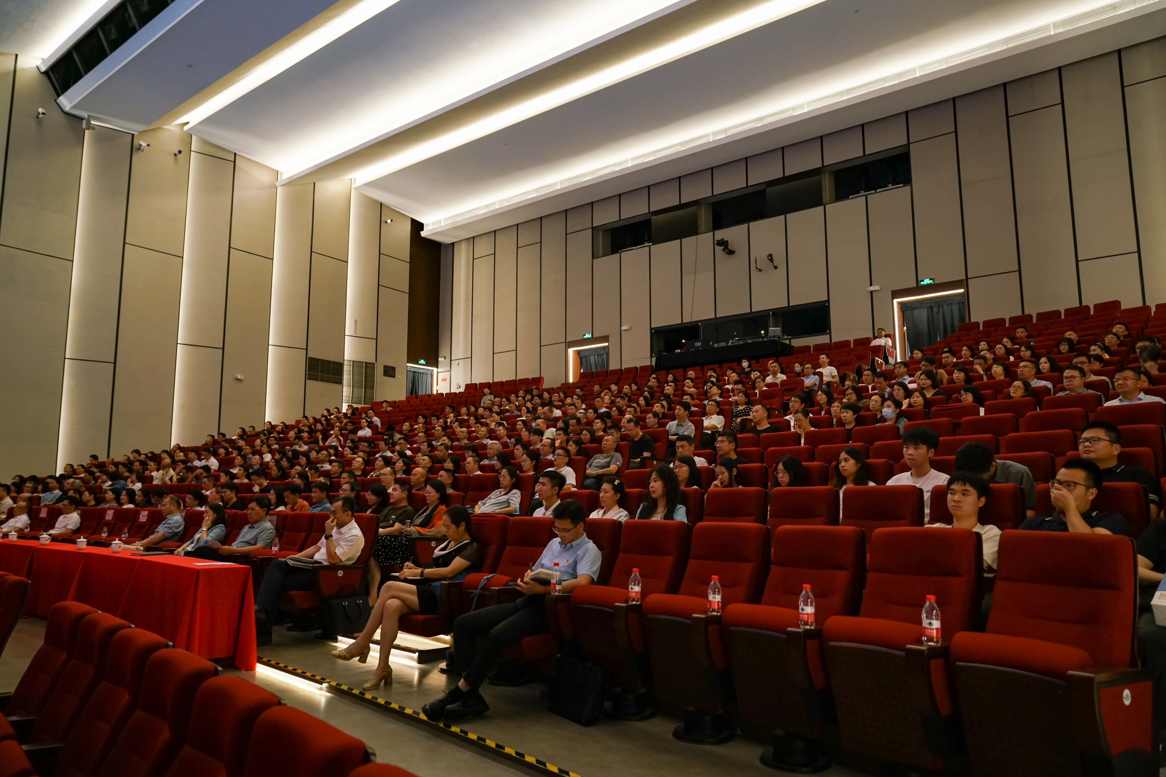 7月17日色色视频
召开局系统领导干部警示教育会暨讲授专题党课2.png