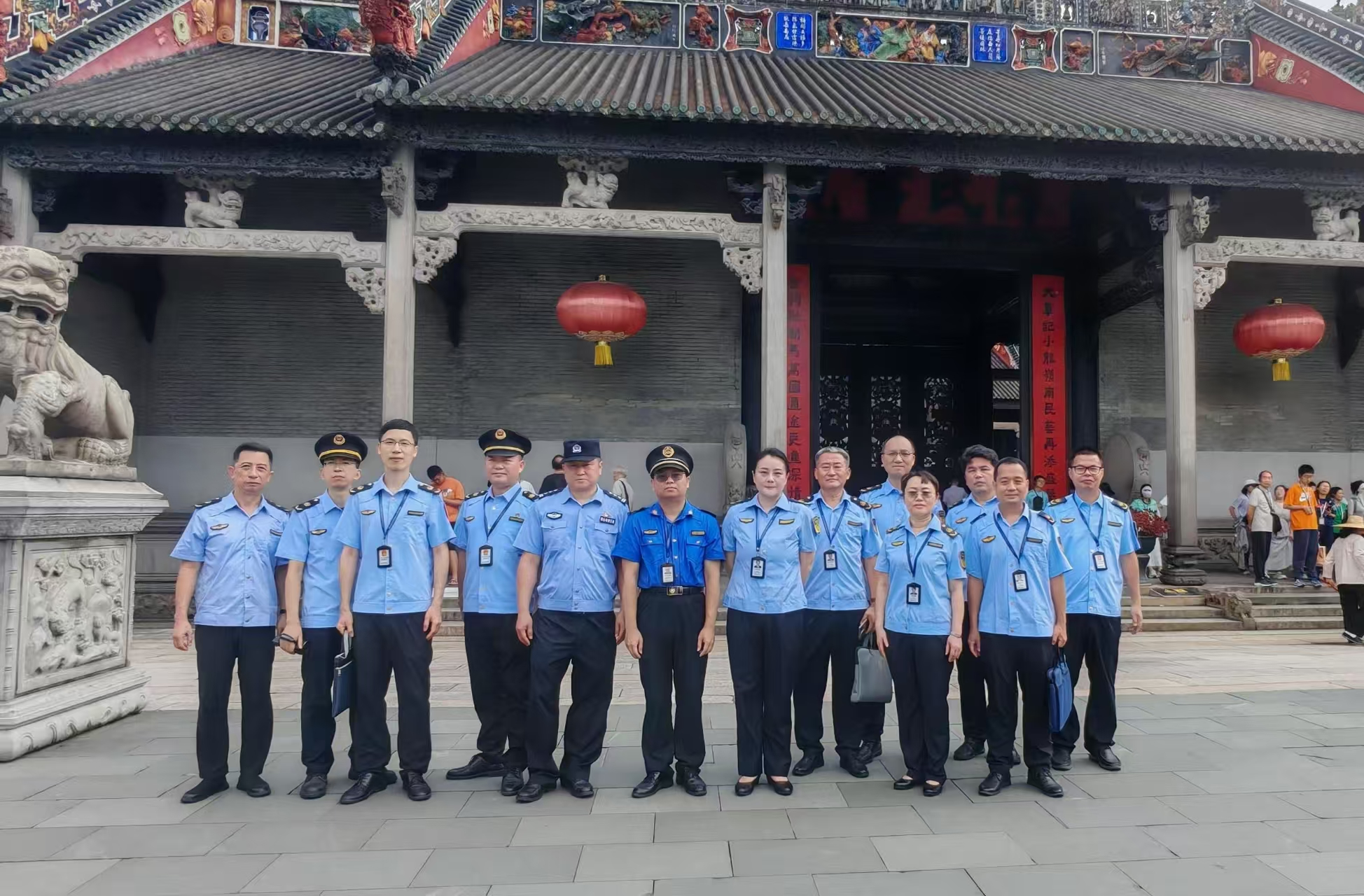 8月18日色色视频
开展暑假期间旅游市场联合执法检查，检查营运车辆及旅游团队.png